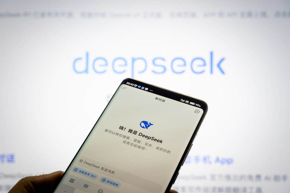 DeepSeek首轮融资完成，传梁文锋砸200亿“一票独大”